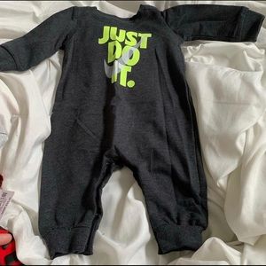 Nike size 3 mos